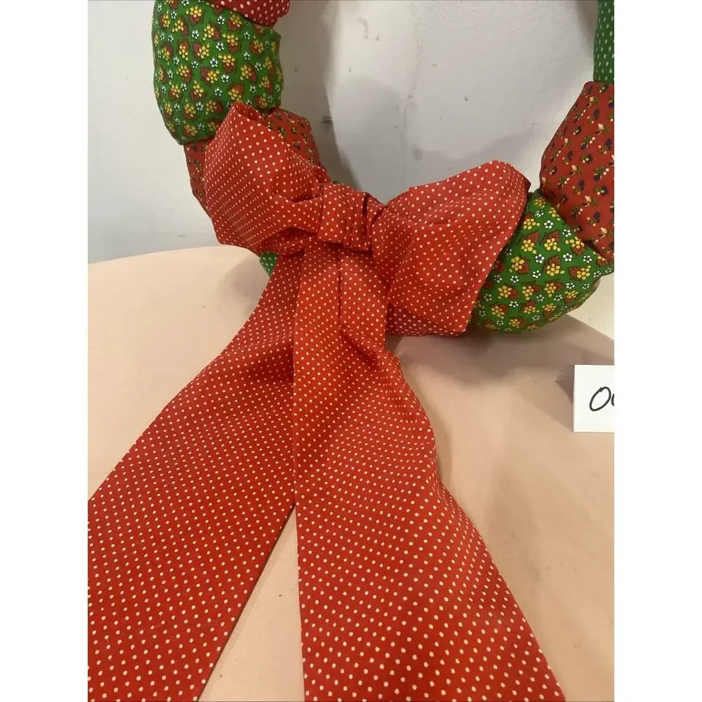 Vintage 70's Wreath Quilted Stuffed Fabric Handmade Retro Cottagecore Country...